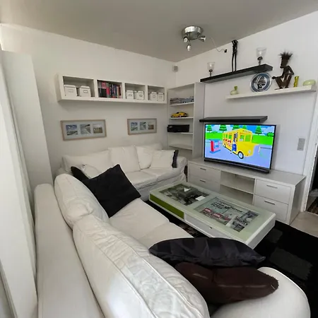 Apartment Vs-guesthouse *