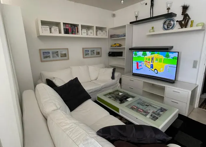 Apartment Vs-guesthouse *